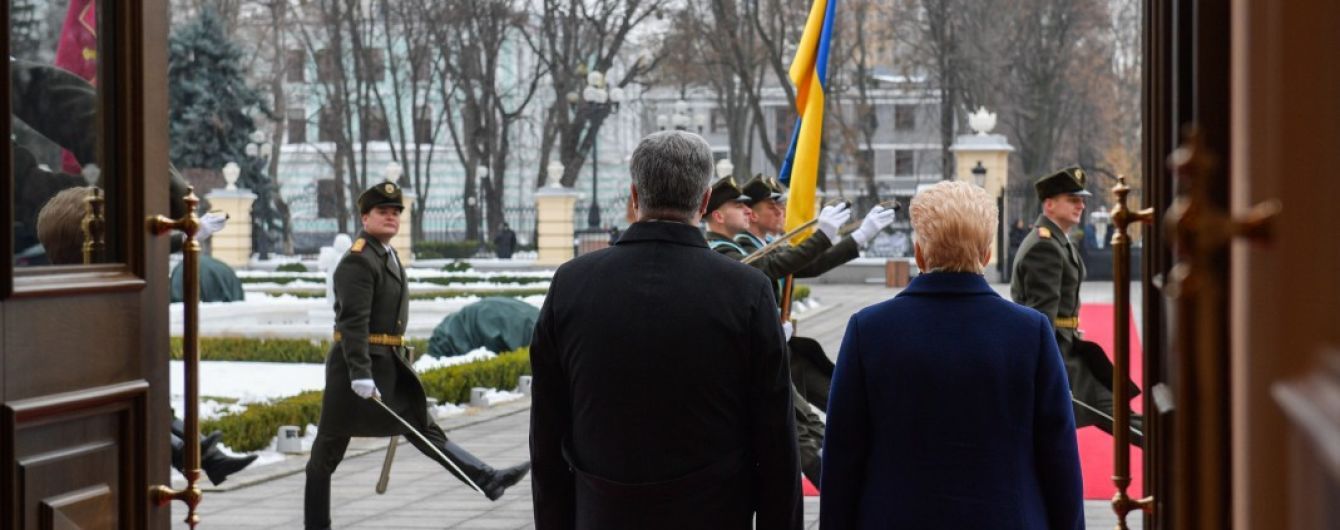 Порошенко и Грибаускайте совместно призвали международное сообщество усилить санкции против РФ