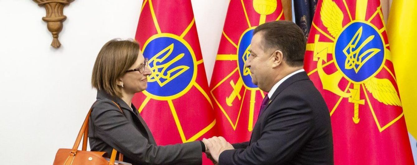 Полторак обговорив із заступницею міністра оборони США допомогу Україні в галузі безпеки