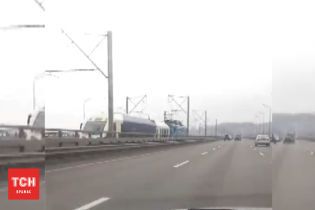 На буксире: экспресс Киев-Борисполь ездит с локомотивом
