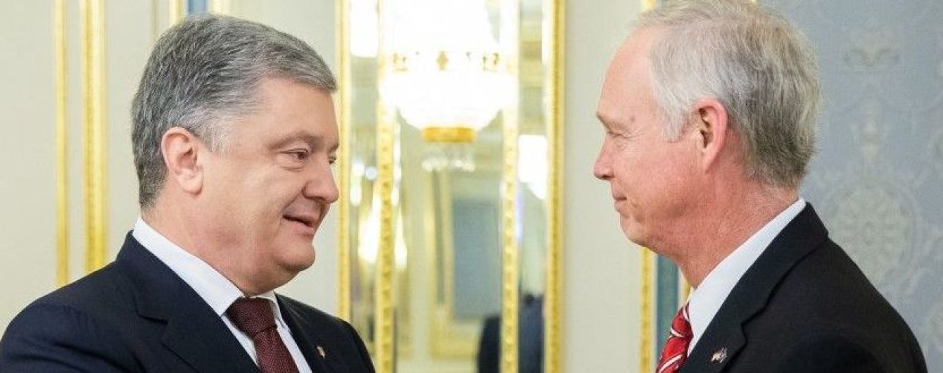 Порошенко обговорив російську агресію у Керченській протоці із американським сенатором