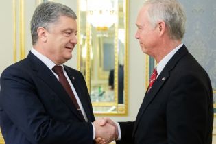 Порошенко обговорив російську агресію у Керченській протоці із американським сенатором