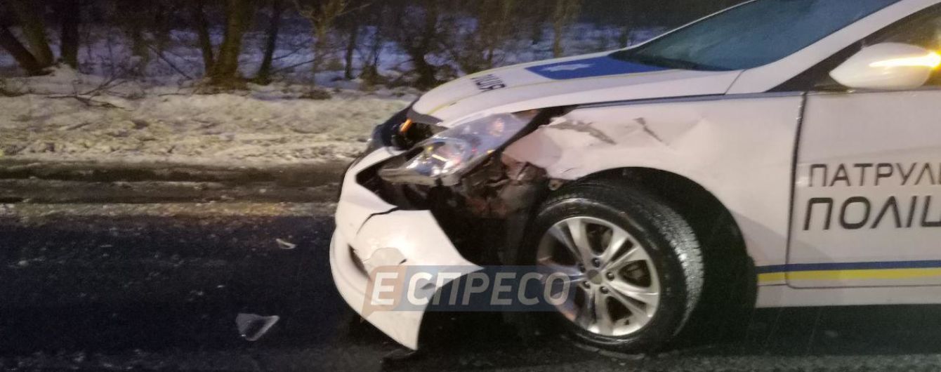 В Киеве столкнулись два патрульных автомобиля
