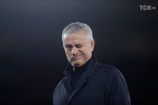 Моуринью остроумно пошутил об отсутствии стакана с водой на пресс-конференции