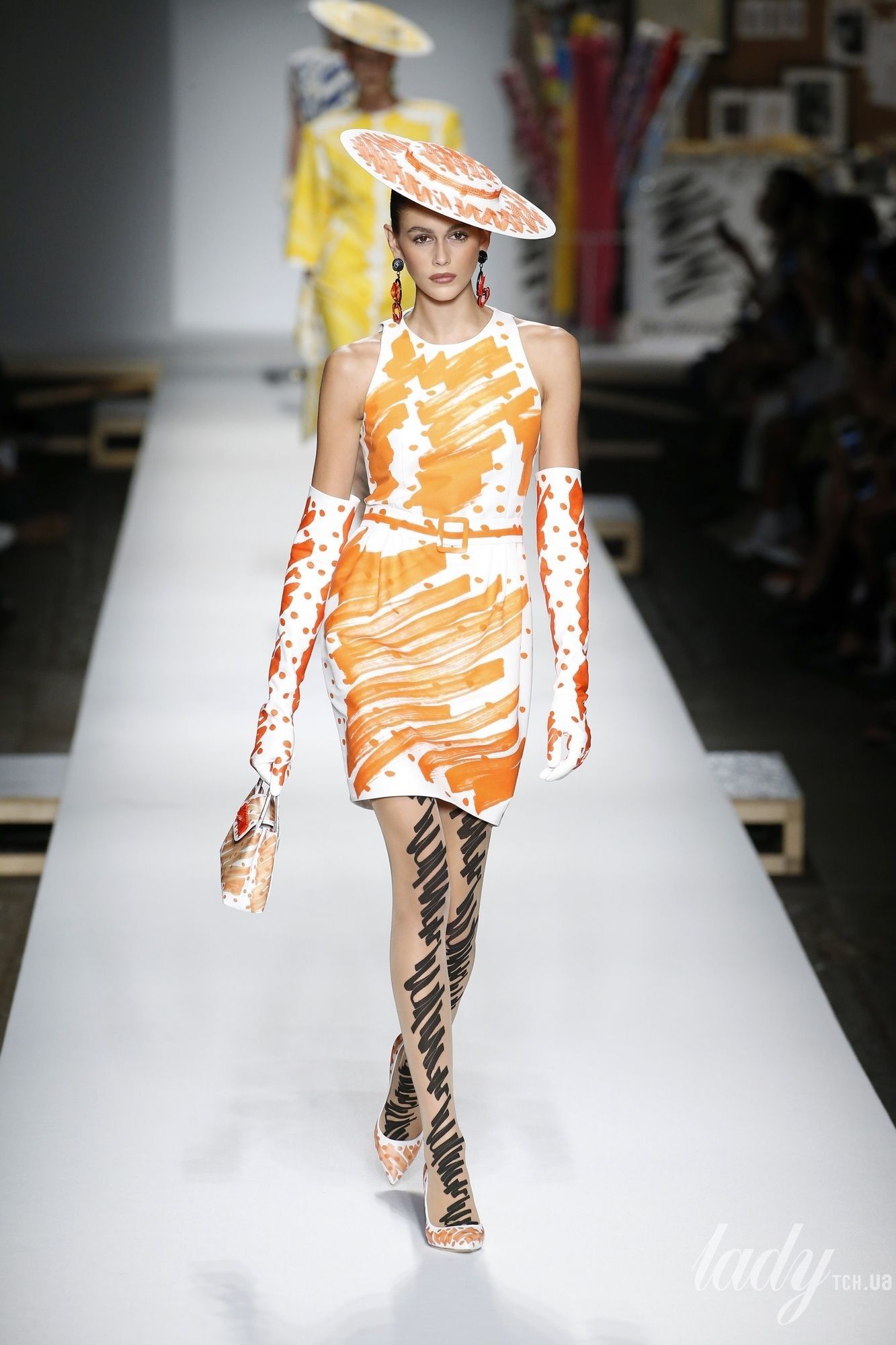 Коллекция Moschino прет-а-порте сезона весна-лето 2019_3