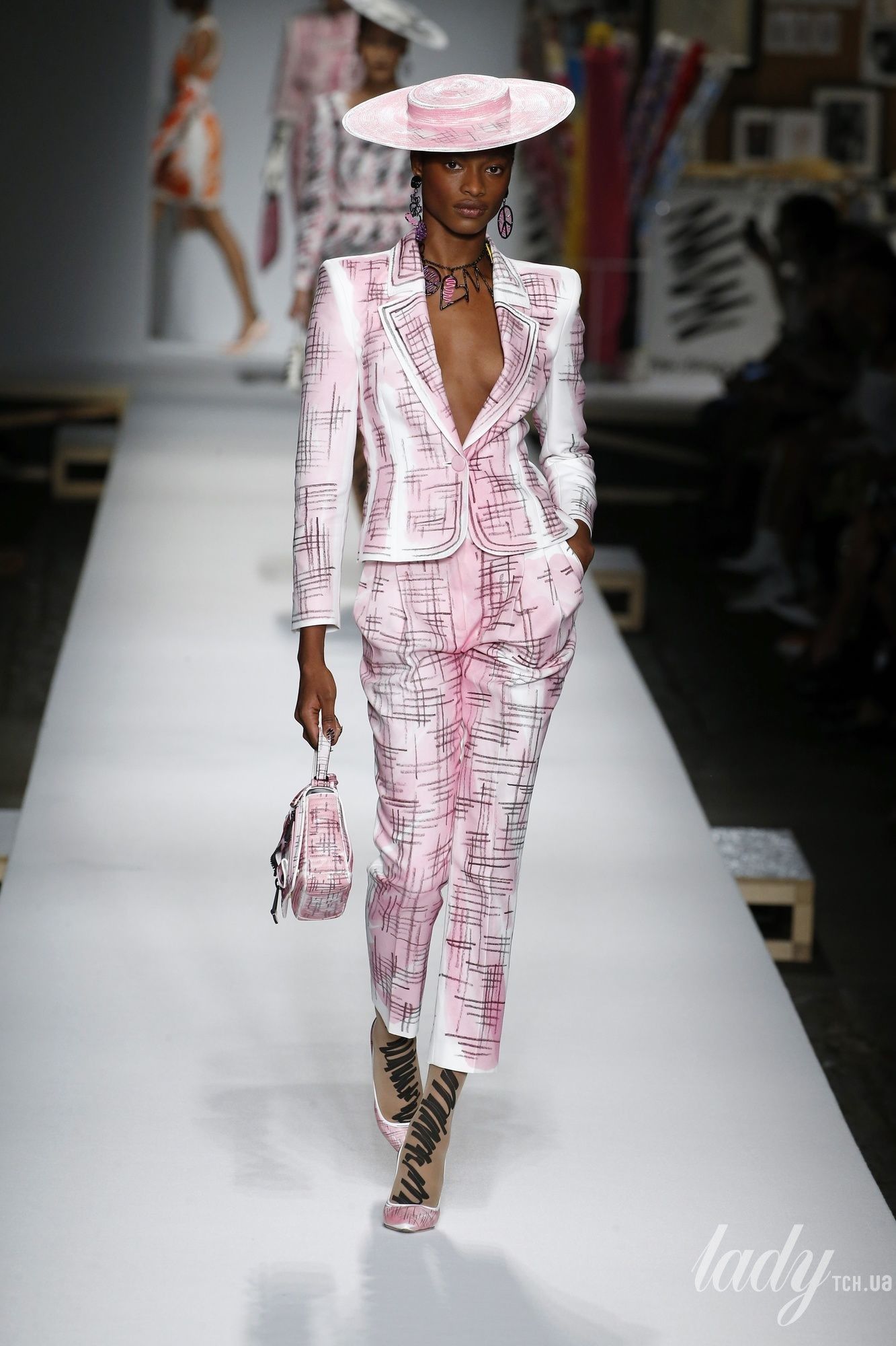 Коллекция Moschino прет-а-порте сезона весна-лето 2019_8