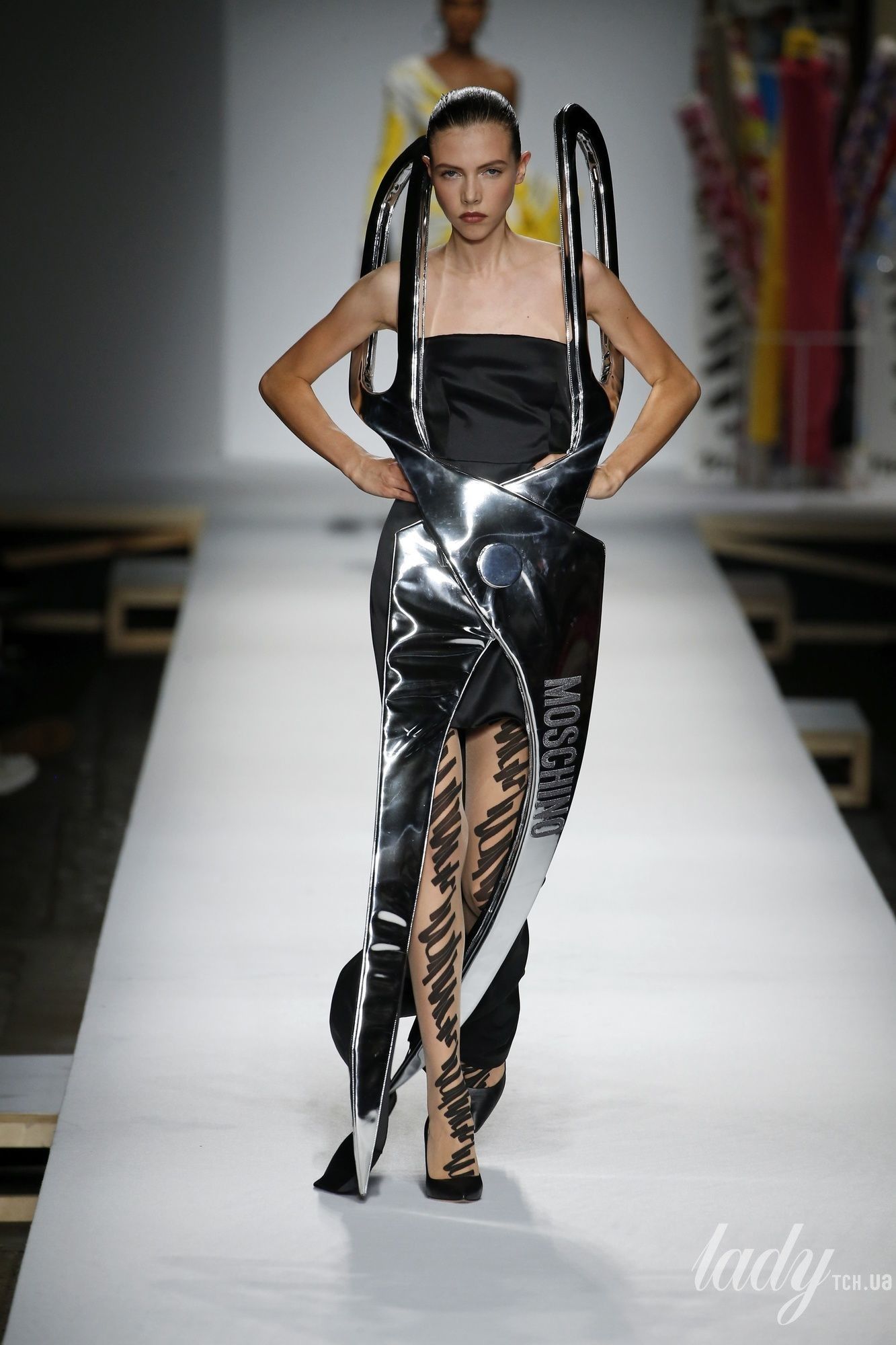 Коллекция Moschino прет-а-порте сезона весна-лето 2019_53