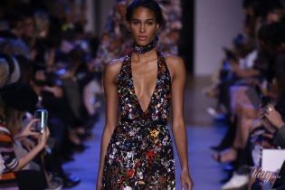 Глибокі вирізи і ажурні тканини в колекції Elie Saab сезону весна-літо 2019