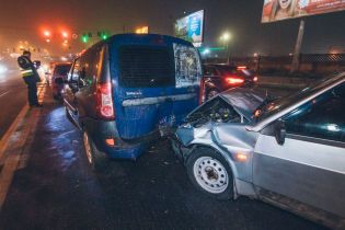 Масштабное ДТП в Киеве: пьяный водитель на ВАЗ разбил автомобили на светофоре