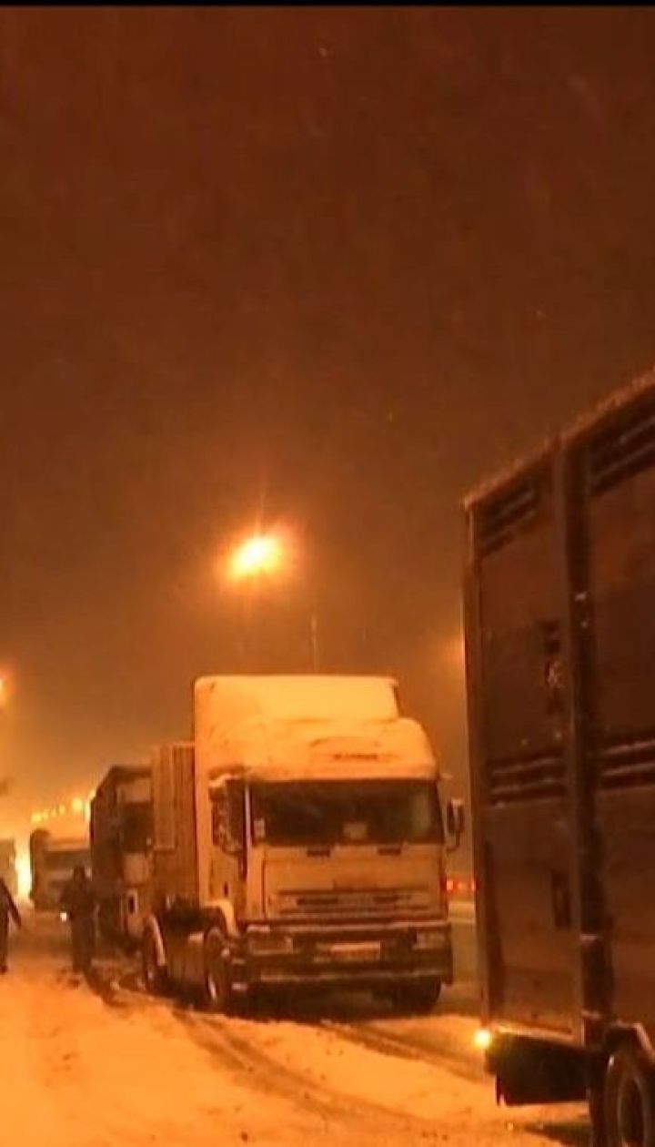 Циклон набирає силу: близько сотні аварій сталося на Київщині через негоду