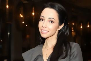 Зірки на презентації книжки: Кухар у сірому костюмі, Сумська у яскравому напівпальті, Падалко у картатій сукні