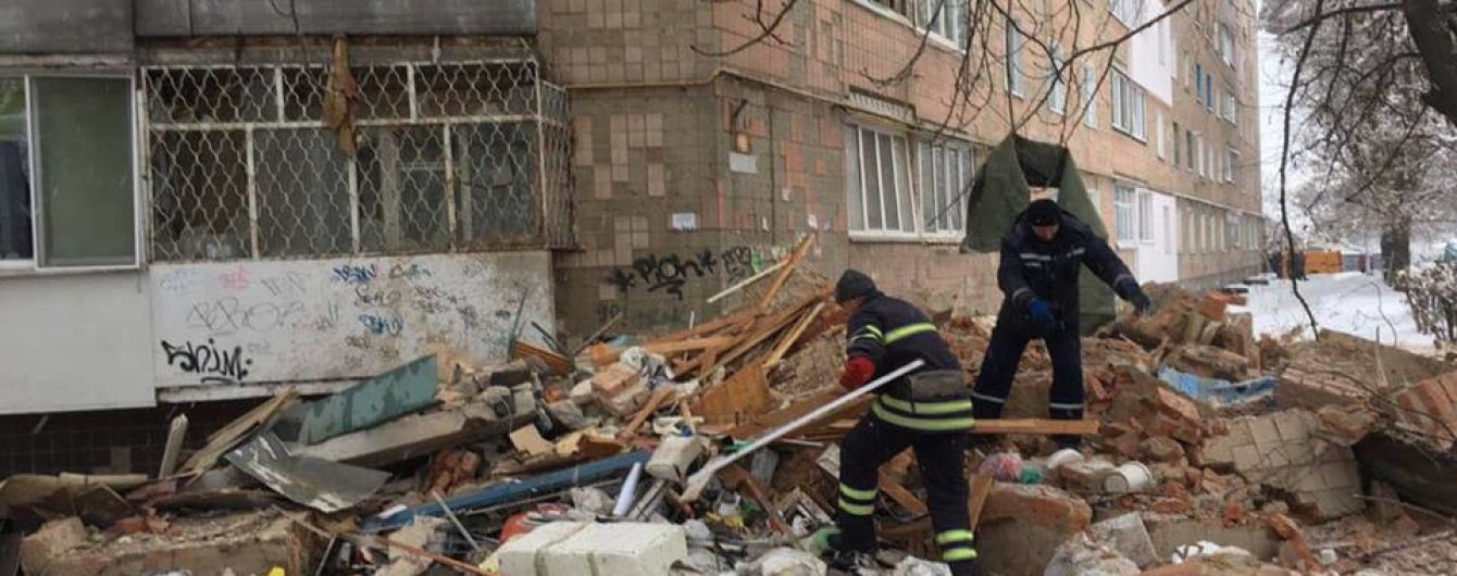 Взрыв в Фастове: спасатели достали из-под завалов тела двух погибших