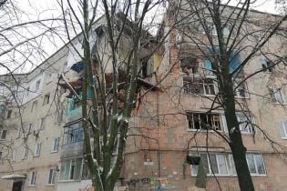 Знесені стіни та купи цегли: рятувальники показали наслідки вибуху у Фастові