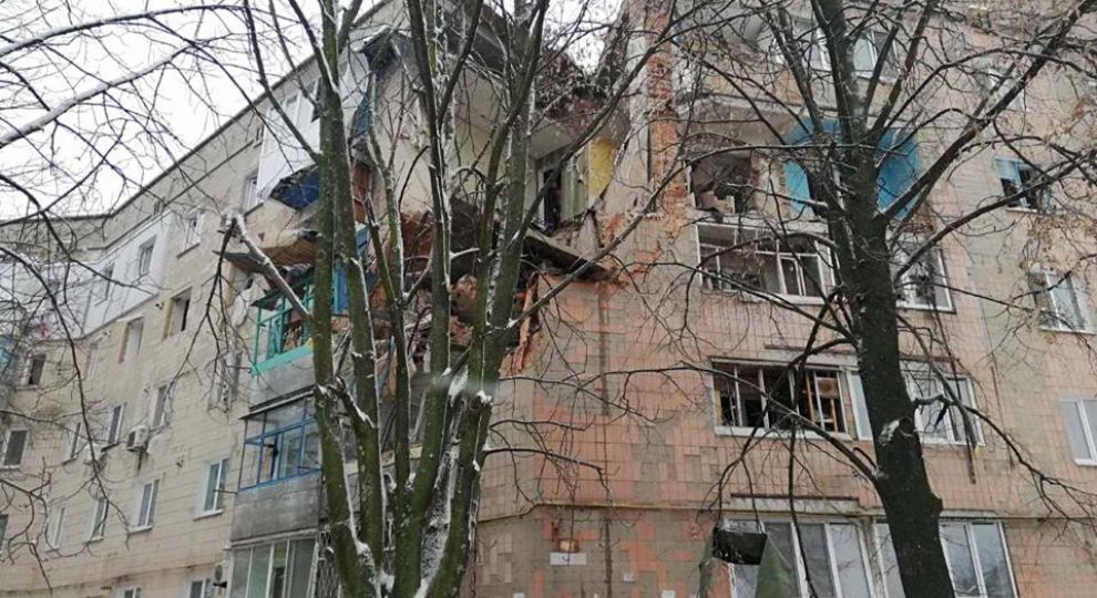 Снесенные стены и груды кирпича: спасатели показали последствия взрыва в Фастове