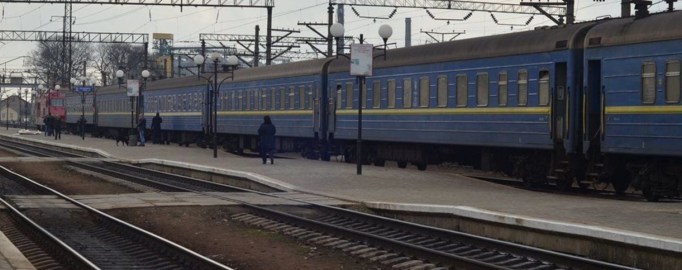 На Тернопольщине сошел с рельсов вагон поезда с пассажирами