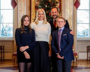 Битва різдвяних листівок: принц Вельський, Кембриджі, Сассекські та норвезька королівська сім'я
