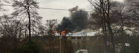 В одному з найбільших зоопарків Британії почалася потужна пожежа