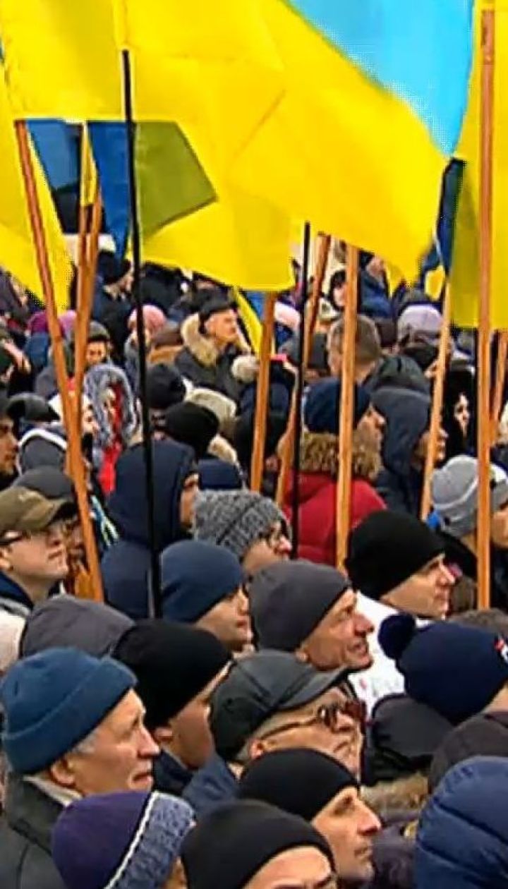 ТСН поспілкувалася із людьми, які увесь день чекали на рішення Об'єднавчого собору