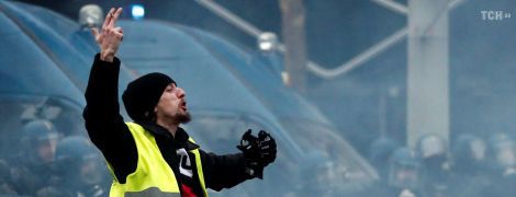 У Франції кількість загиблих під час протестів "жовтих жилетів" зросла до 7