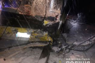 На Львовщине автобус, который вез людей из Польши, врезался в легковушку. Есть погибшие