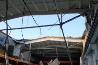В подмосковном Дзержинске от снега обвалилась крыша на предприятии, три человека погибли
