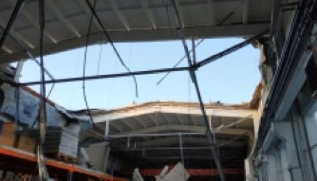 В подмосковном Дзержинске от снега обвалилась крыша на предприятии, три человека погибли