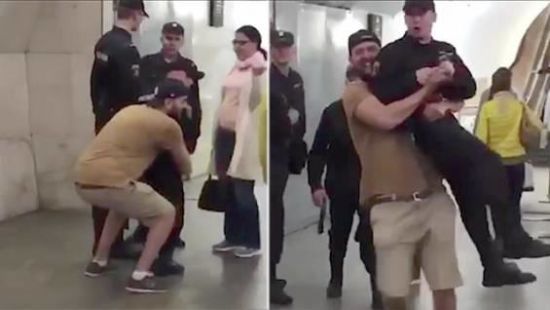 У Москві оштрафували чоловіка, який у метро жартома взяв нацгвардійця на руки