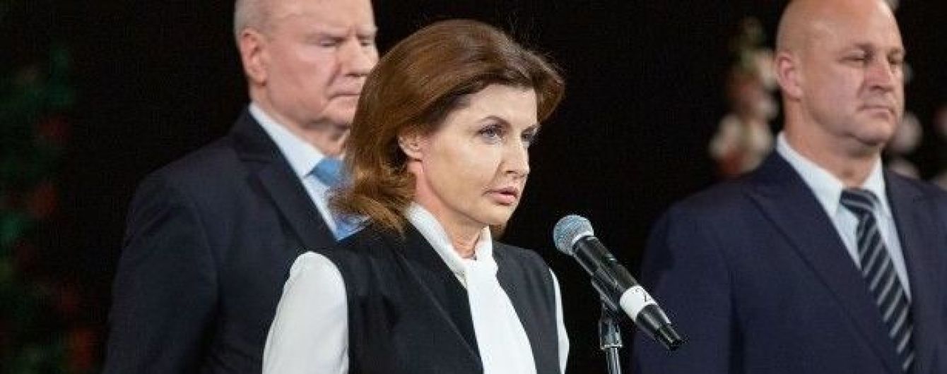 В обтягивающем платье и на шпильках: новый образ Марины Порошенко