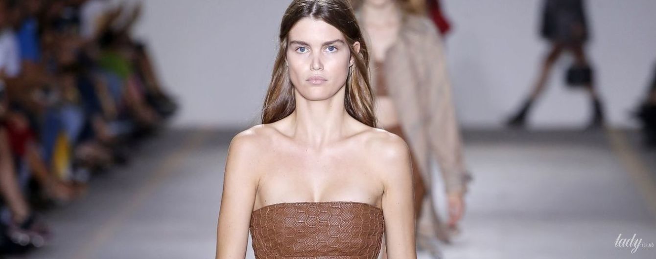 Мини-сарафаны и обтягивающие велосипедки: коллекция Roberto Cavalli сезона весна-лето 2019