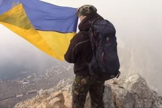 В анексованому Криму розгорнули Український прапор на підтримку полонених моряків