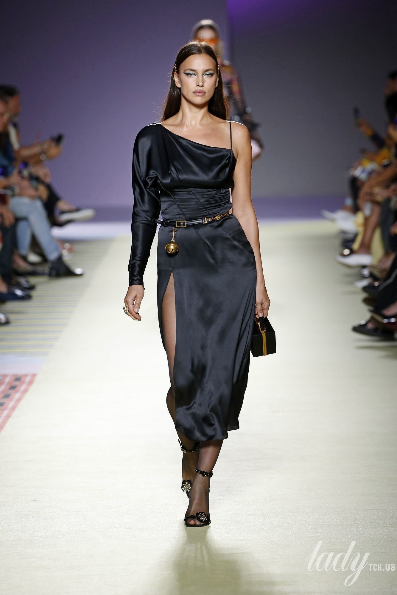 Коллекция Versace прет-а-порте сезона весна-лето 2019_40