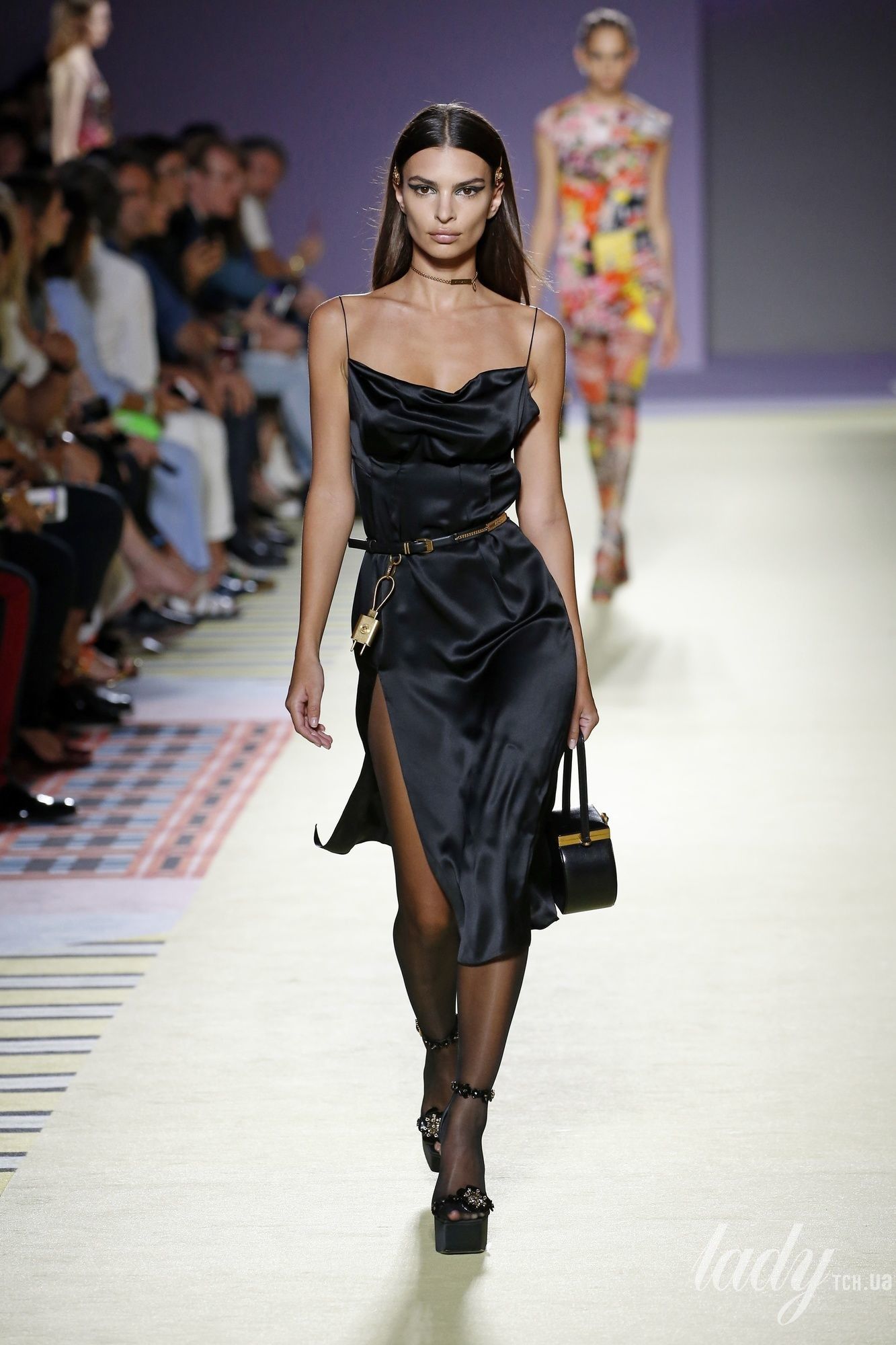 Коллекция Versace прет-а-порте сезона весна-лето 2019_43