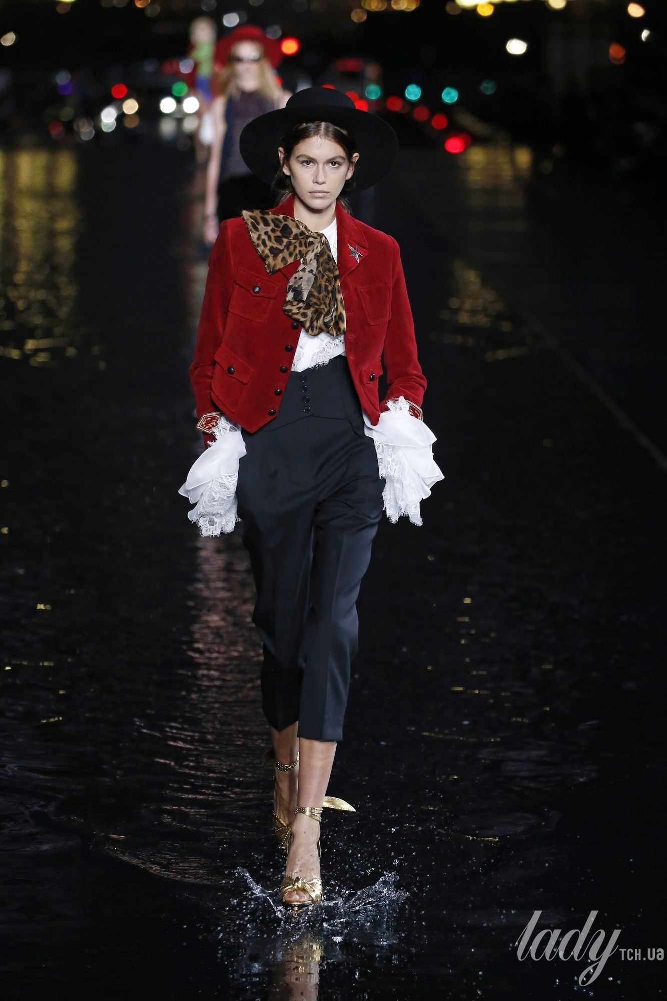 Коллекция Saint Laurent прет-а-порте сезона весна-лето 2019_15