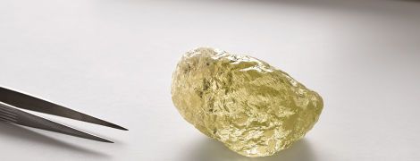 У Канаді знайшли алмаз розміром з куряче яйце