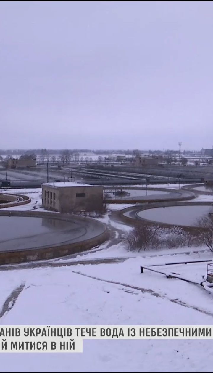 Из-под водопроводных кранов украинцев течет вода с опасными примесями
