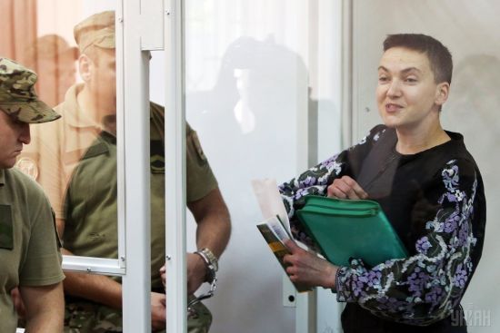 Прихильник Савченко під час засідання суду кинув чобіт у прокурора
