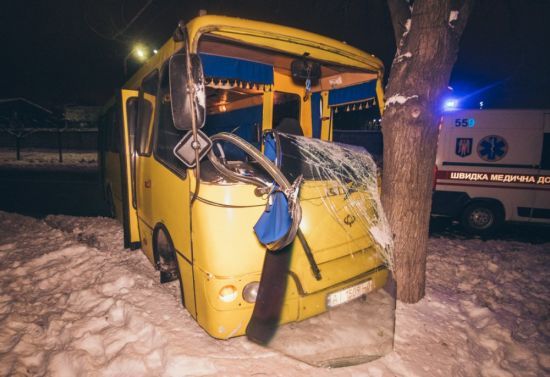 У Києві під колеса маршрутки кинувся пішохід