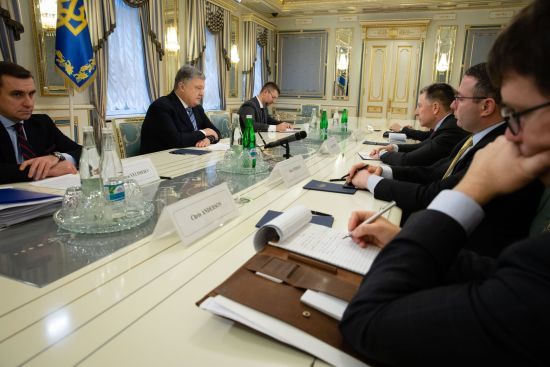 Порошенко та Волкер обговорили полонених моряків і перспективи місії ООН на Донбасі