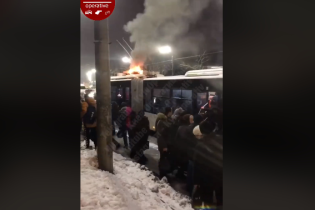 У Києві на ходу загорівся тролейбус із пасажирами