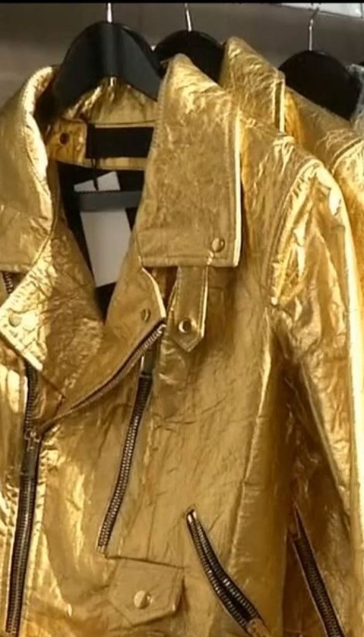 Испанская предпринимательница шьет куртки и обувь из ананасовой кожи