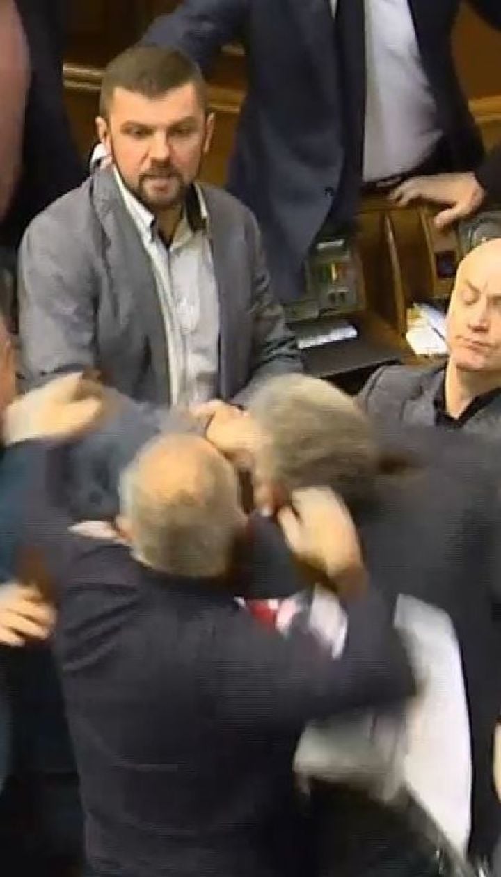 Бійка через церкву: як депутати ухвалювали закон, що передбачає перейменування УПЦ МП
