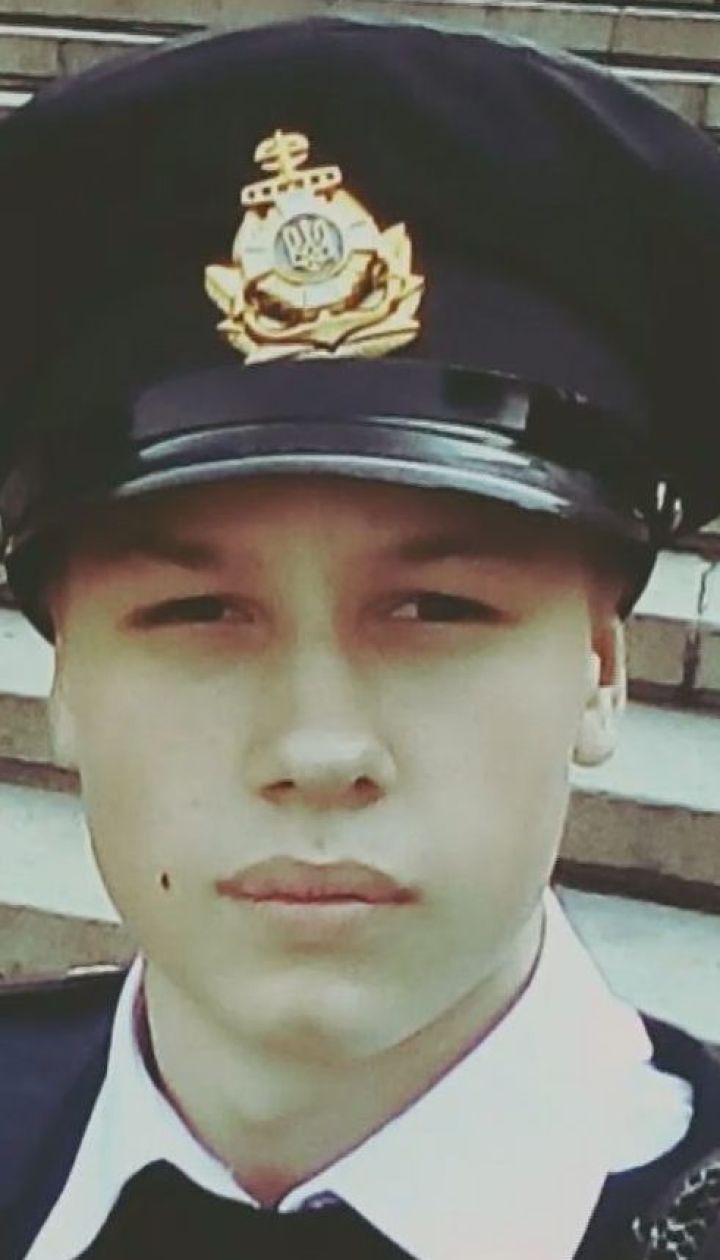 Волонтеры передали подарок пленному моряку Андрею Эйдеру, которому сегодня исполнилось 19 лет