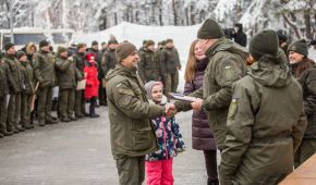 Під Києвом 80 бійців Нацгвардії отримали квартири у новому будинку