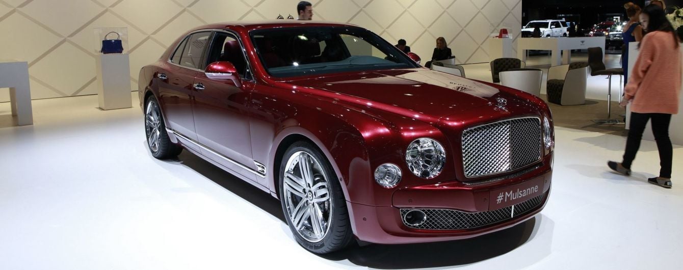 Bentley "без боя" теряет клиентов из-за электрокаров Porsche и Tesla