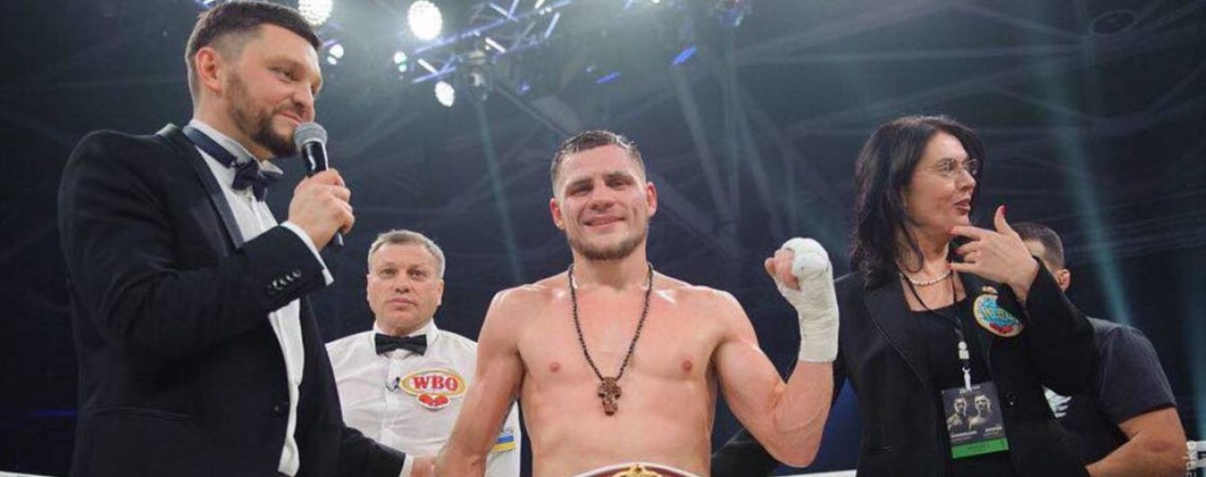 Украинец Беринчик беспощадно побил соперника и завоевал чемпионский пояс