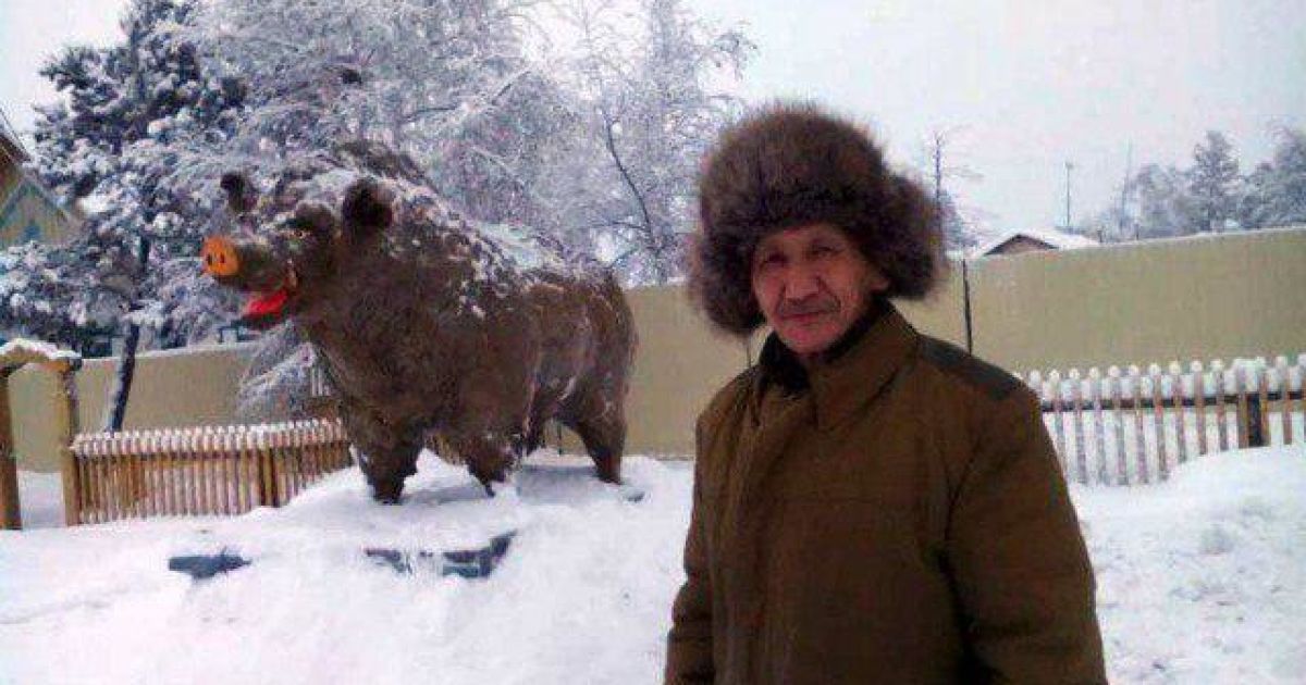 Поросенок из навоза и петух из дерьма. Чем удивляют мир якутские "скульпторы"