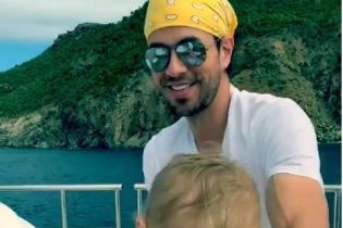 Іглесіас та Курнікова замилували запальними танцями з підрослими двійнятами