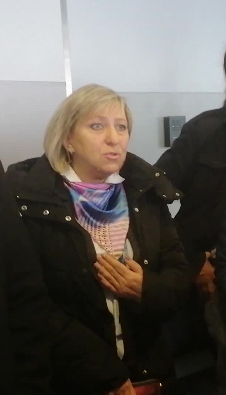 Пасажири в очікуванні рейсу взяли в "заручники" представників Bravo Airways