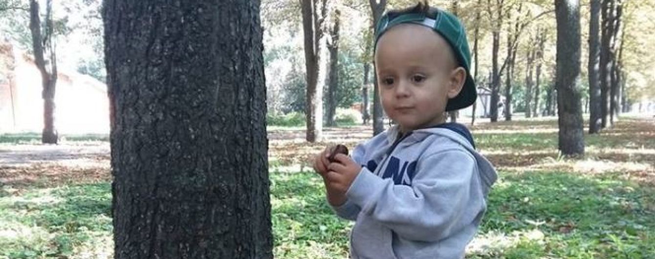 800 тысяч гривен собирают родители Филиппа, чтобы подарить ребенку слух