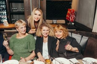 Мамы Ирины Билык и Насти Каменских повеселились на вечеринке в Киеве