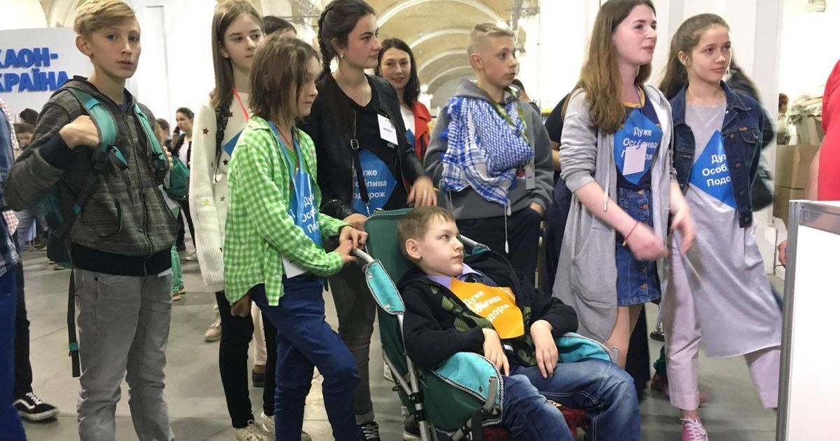 Самый молодой библиотекарь Украины оставил по себе тысячи украинских книг на Донбассе